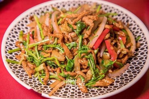 这家|金华这家12年的湘菜老店,员工居然只有两个人!