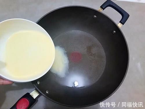 淀粉|教你做创意小零食，1碗面粉，2个鸡蛋，锅里一炸，比蛋糕都好吃