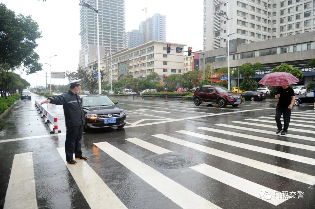  出行|提醒！雨天出行，要注意这些！