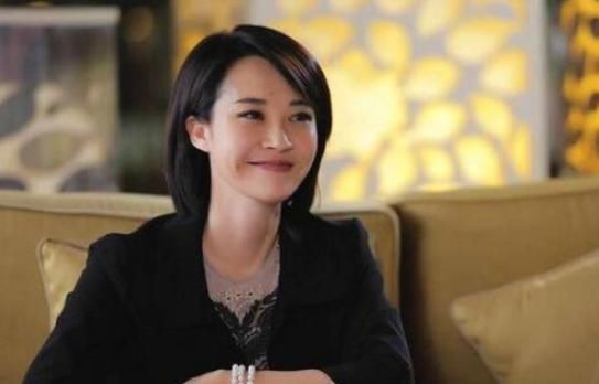  像是|都50岁了还能靠“臀”上热搜，戏外的许晴更像是“女王”