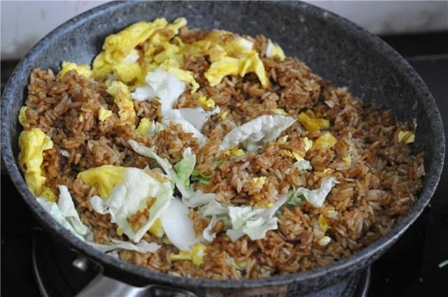 适量|?蛋炒饭,不要直接下锅!教您一妙招,米饭更入味、弹牙劲道