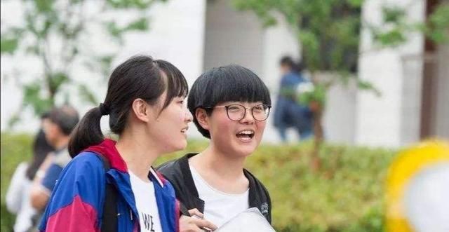  人力资源管|这四个专业最适合女生报考，就业率高，待遇好，女生如鱼得水