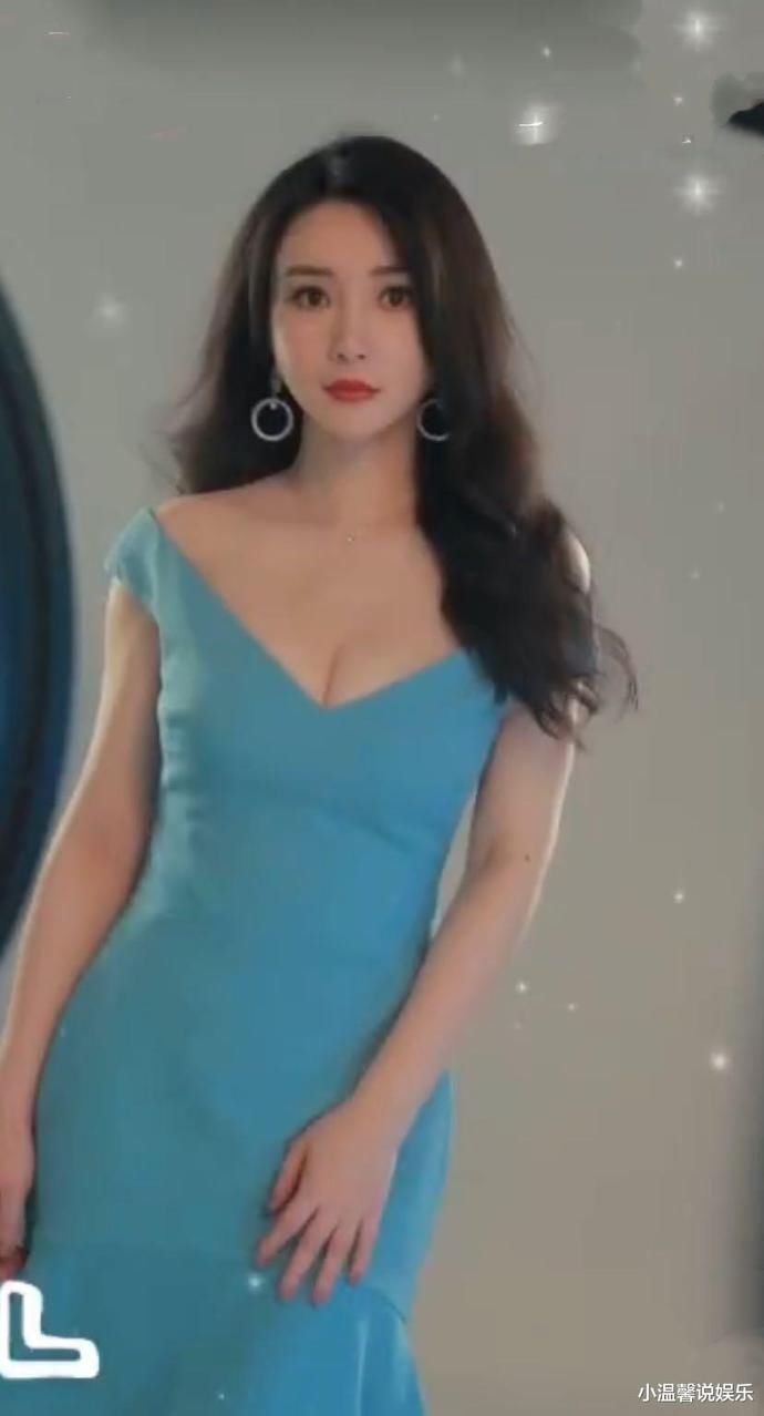  身材|柳岩甩掉“肥胖”标签，穿长裙自带仙气，一般人没有她的身材