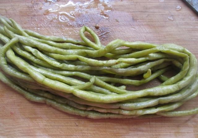  下饭|三伏天没胃口，豆角这样多1步，酸辣开胃特下饭，米饭都多吃2碗