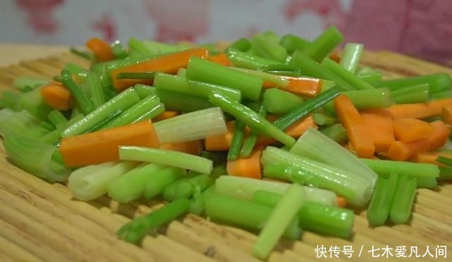天天|夏天家人最爱这盘芹菜,天天吃也不腻,酸脆开胃,一次至少做5斤