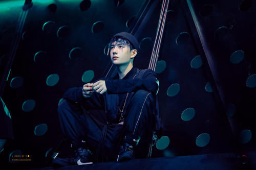  一口咬定|王一博有没有主持人证？自家粉丝一口咬定没有，搞清楚再来科普！