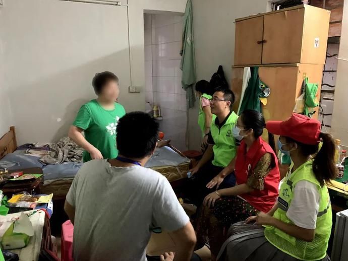 志愿者|这个“隐秘的角落”，最近社工、志愿者却频频造访