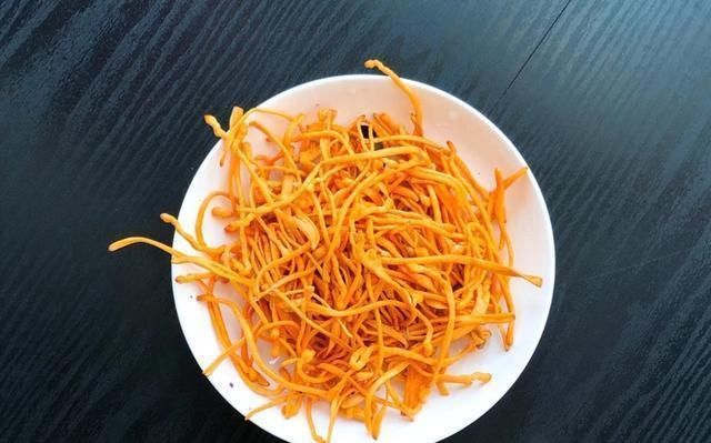  凉拌|夏日凉菜系列：解锁虫草花新吃法，凉拌好消暑，软嫩鲜香清脆爽口