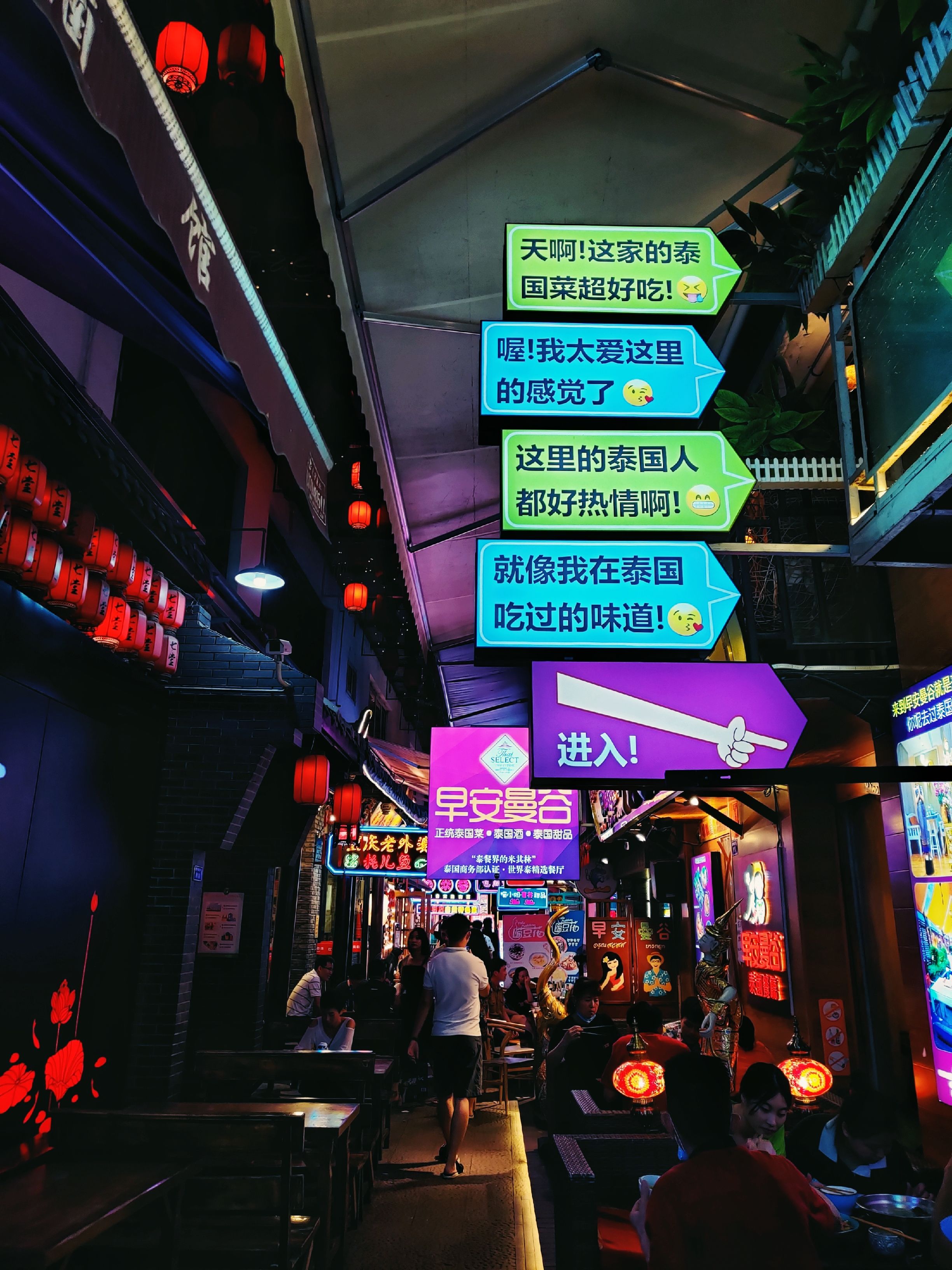 商场里|美食打卡攻略!每一个美食聚集地,都种满了成都人