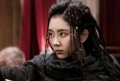 谭松韵|凭“袁今夏”走红，谭松韵官宣新剧，合作男主是大家熟悉的他