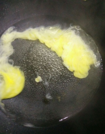 滑口|鸡蛋这样炒,一滴油也不要,清香鲜嫩滑口,端上桌几下就抢光