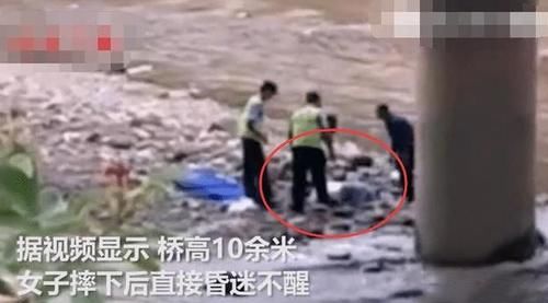 做出|情侣路边吵架，十米高的桥上，男子对女友做出这样的行为