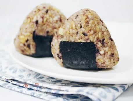 在家|饭团在家做很简单,营养美味低脂更健康,减肥人群最爱的早餐