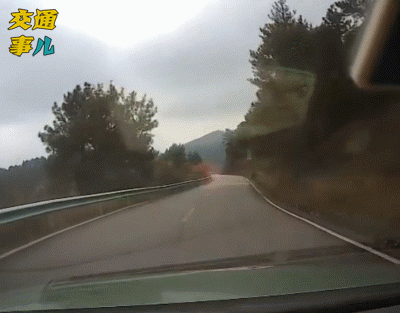 惊险|山路弯多惊险多,鸣笛减速莫超车