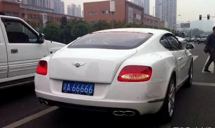 封建|车牌对车牌!为什么车主还会有封建的思想导致今天的局面?