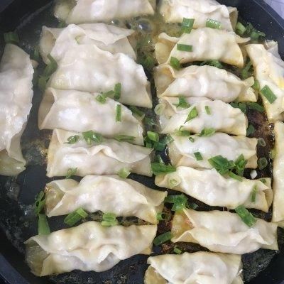 家常|家常快手锅贴你这么做，好吃到停不下来