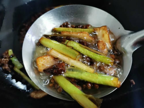 下锅|炸花椒油时,最忌直接下锅多加这1步,花椒油又香又麻,不发苦