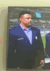 GIF|搞笑GIF:谁说一个人不能打乒乓球的?