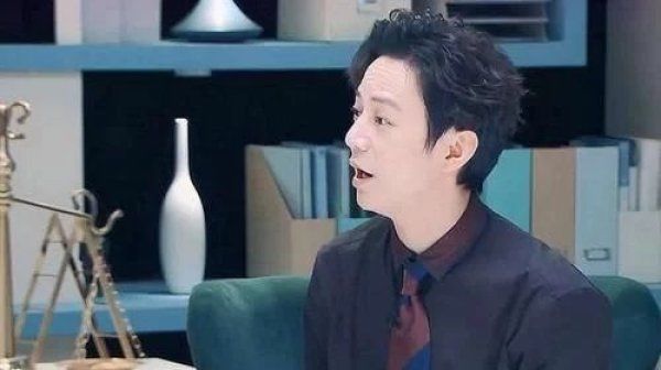  耗着|何炅：签约100个艺人，只捧红一位，剩下99位耗着，这就是现实