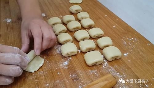 个个|中秋节月饼别买着吃了,锅里烙一烙,个个香酥又掉渣,没烤箱也能成功