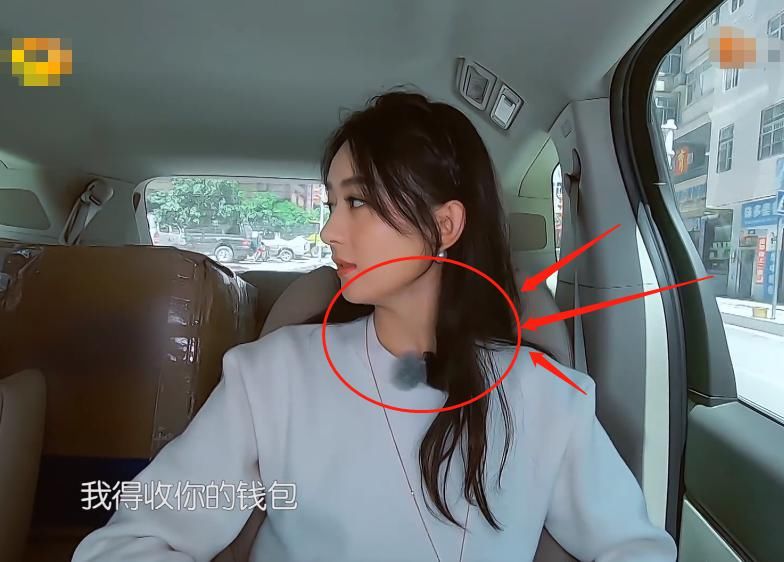  冯绍峰|《中餐厅4》开播，赵丽颖车内镜头近拍，皮肤状态一望而知