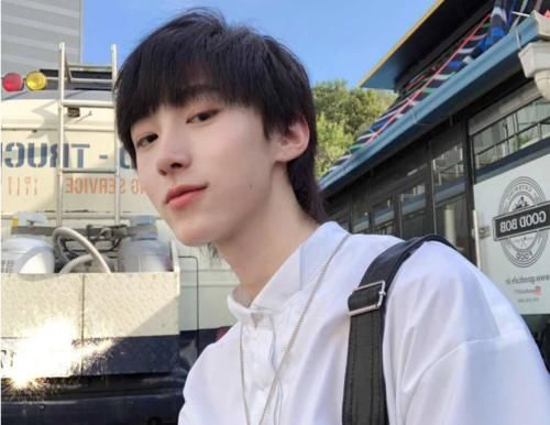 选秀|选手下场曝节目内幕,工作人员给“皇族”打投,选秀黑幕还少吗?