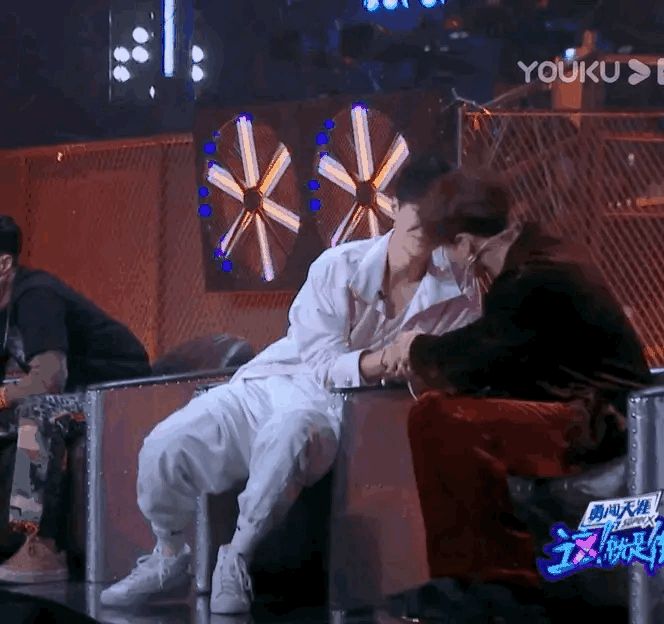  王一博|《这就是街舞》太有爱，百搭CP王嘉尔，你更pick他和那个的组合