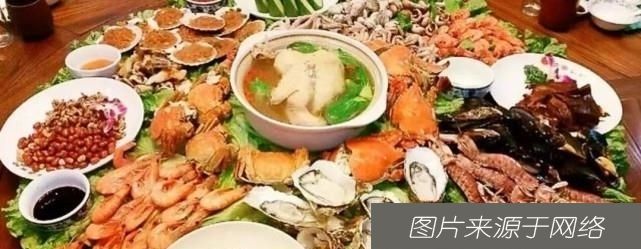  高端菜肴|一男一女饭店相亲，女子狂点7000元菜品，结账时女子崩溃到哭！