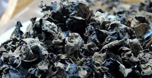  木耳|黑木耳绝不是颜色越黑越好，这样的木耳千万别买，小心中毒！