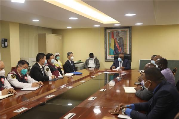  疫情|赴几内亚中国抗疫医疗专家组与几卫生部交流经验