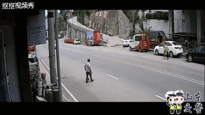  惊险|【实拍】东明街头发生惊险一幕！都看看！