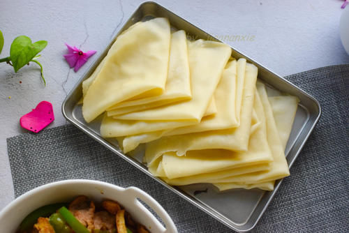  好吃|做了好多次薄饼，这种方法最简单，薄如纸，软如丝，卷菜特好吃