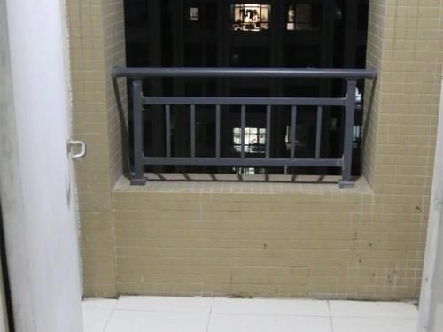  小区|一小区天降自行车险些砸人：9岁男孩被绊倒从18楼泄愤扔下