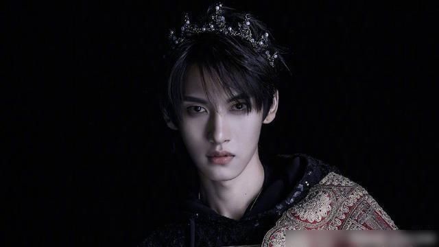  郭敬明|是敬业的郭敬明，为了《少年之名》，把导演作家的认证“抛弃”了