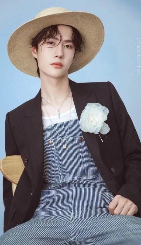  导致|王一博参与《冰雨火》禁毒短片的宣传 ，因“紧张”导致剧本掉落