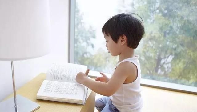 贪玩|1小时连3字都写不好的孩子，不只是贪玩心重，多半是教育的问题