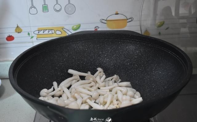 简单|入秋了，用3个食材煮这汤，做法简单鲜美又滋润，隔三差五就会做