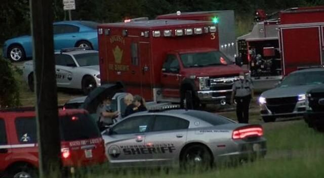  池塘|男子意外发现池塘中有辆汽车，里面坐着的母子3人全都死亡