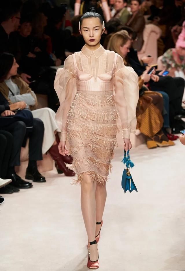 裙子|早秋最美的5条裙子，可以安排了