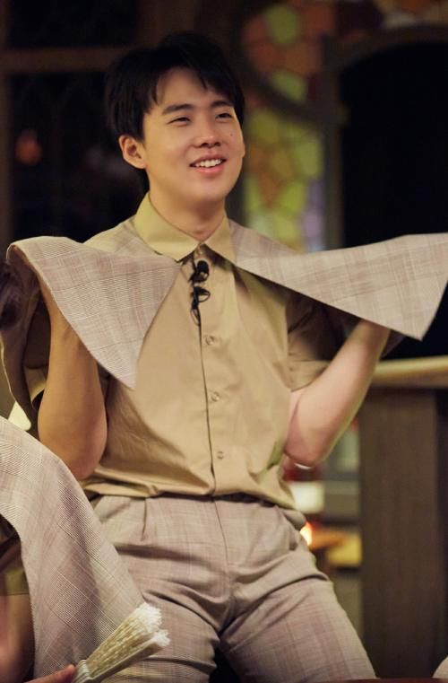  嘉宾|邓伦上车时，郭麒麟这个偷偷的动作，是对嘉宾最大的尊重