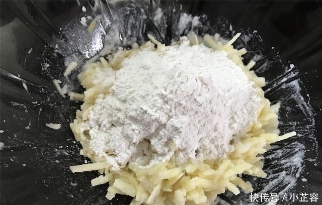  早餐|山药别总炒着吃，做成营养早餐饼，香甜软糯，孩子隔天就想吃