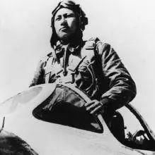 拼命三郎|最后一发炮弹是自己！遭敌围攻毫无惧色，“拼命三郎”战机带火撞向美机