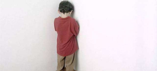  批评孩子|儿童抑郁不容小觑, 一旦发现孩子抑郁, 家长要反思有没有以下行为