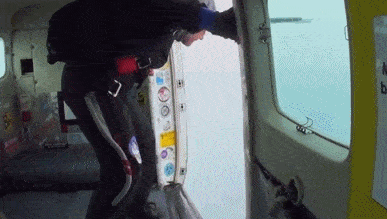 亲自|鸟人”奶奶亲自示范，什么叫做活到老玩到老