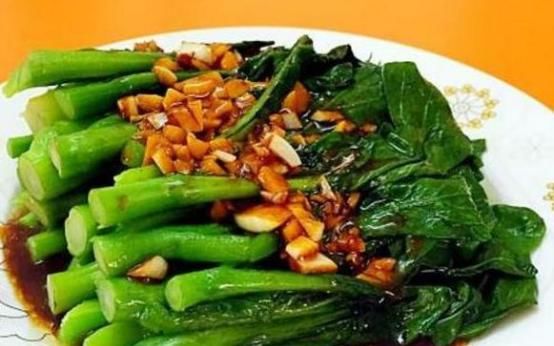  蚝油|家里来客人不想去饭店，炒几道的家常菜，香飘四溢，好吃到没朋友