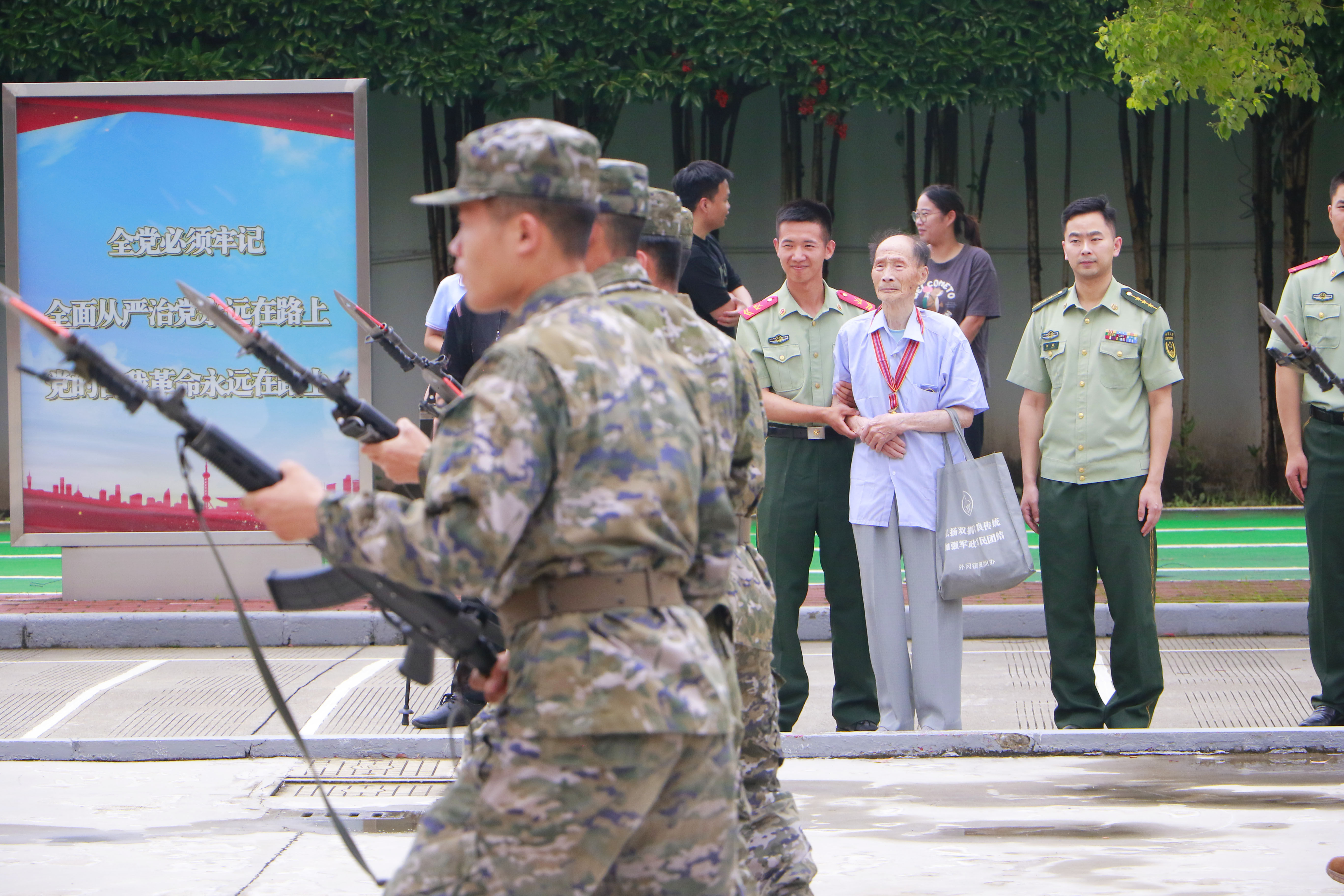 “八一”建军节，武警官兵这样过！