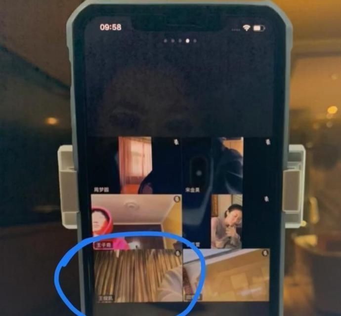 幸福|王俊凯上网课只露半个衣袖,不得不说这一班同学太幸福了