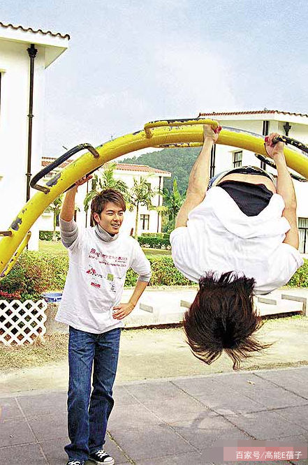  对抗|和萧正楠组团对抗余文乐？猛男落泪的Kenn老师有故事！