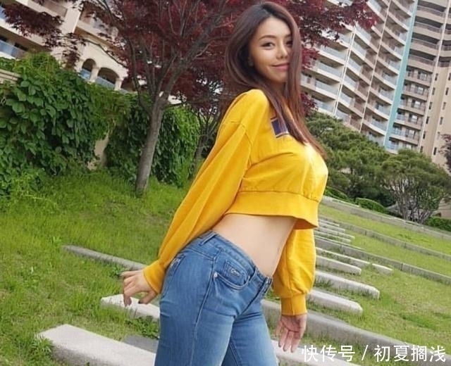 身材|牛仔裤穿出女性秀美身材,洋气又气质,散发女性独特魅力!