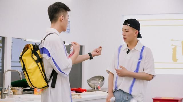  节目组|中餐厅4频出昏招，送走冯伟卡斯柏引不满，替帮厨刘宇宁捏一把汗